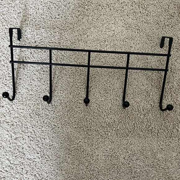 Clothes rack with 5 hooks. - Picture 2 of 2